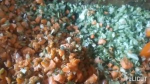 рубим серую капусту для щей .Много я наслышалась баек ,кто как рубит капусту ,кто в ванне ,ведре