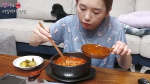 리얼먹방:) 얼큰(?) 해장파스타 ★ ft.메론아이스크림ㅣ Spicy(?) Pasta & Melon Ice CreamㅣREAL SOUNDㅣASMR MUKBANGㅣ