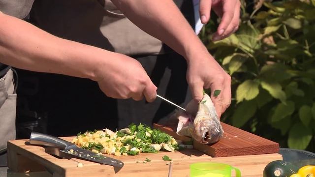 Фаршированный судак и фаршированный карп. Кухня на свежем воздухе. Выпуск 36 смотреть онлайн