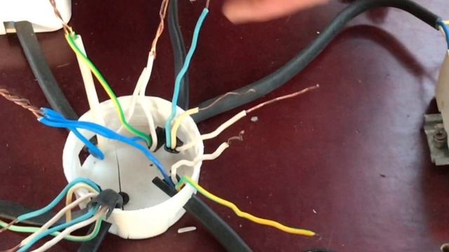 Соединение проводов внутри распределительной коробки