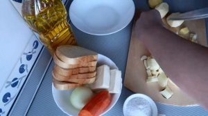 Суп с курицей, рисом и плавленым сыром .