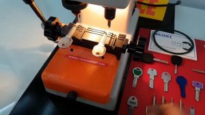 Станок KURT PN80 Видео 2: изготовление луночного перфорированного ключа