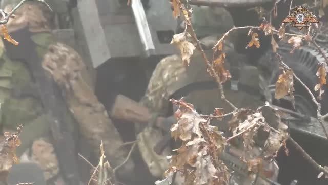 Расчет орудия 2А36 «Гиацинт-Б» 1 Славянской бригады 1 ведет огонь по ВСУ смотреть онлайн