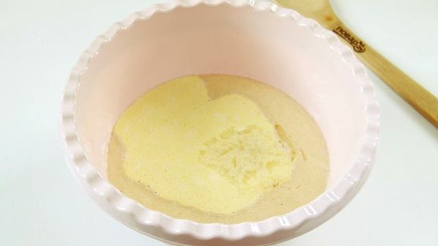 Манник с изюмом на кефире