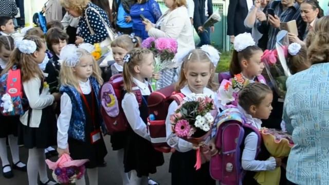 1 сентября 2019, Алиса Зайцева идет в школу смотреть онлайн