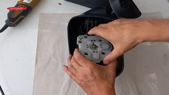 Removing and Disassembling a Side Wing Mirror of Suzuki Grand Vitara смотреть онлайн