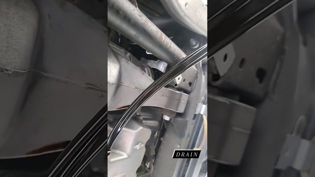 2020 Mercedes-Benz GLE350 2.0L engine oil draining #rich5oil #mercedesbenz #oilchange #satisfying