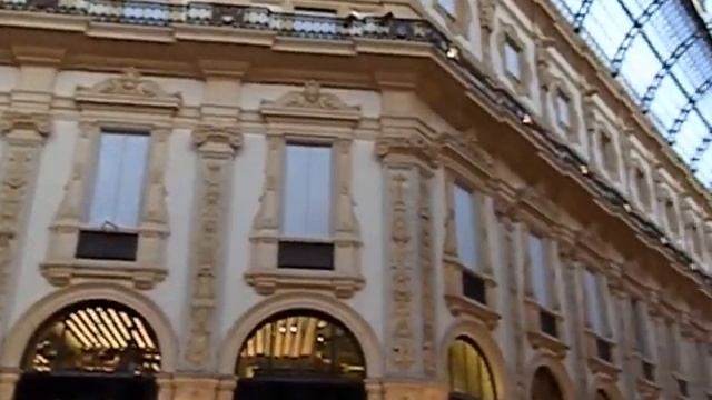 Милан Галерея Виктора Эммануила II со стеклянным куполом смотреть онлайн