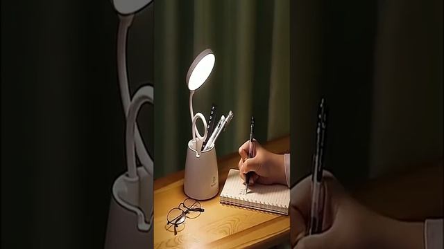 Настольная лампа с подставкой для ручек