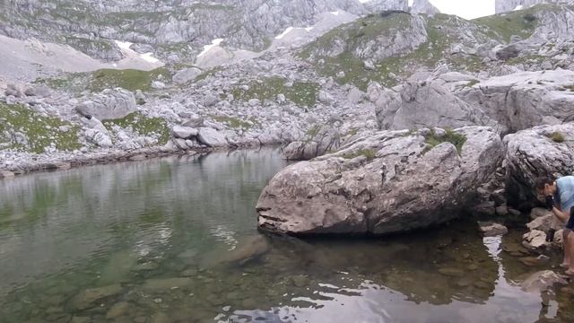 Купание в озере Зеленый вир смотреть онлайн