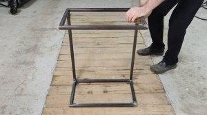 Столик для дивана из профильной трубы с деревянной столешницей