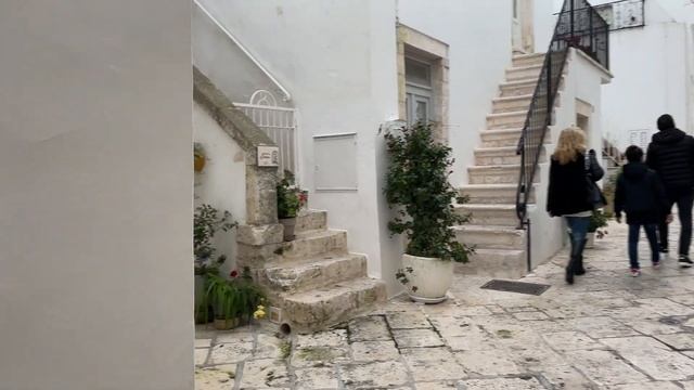 ИТАЛИЯ ?? Как живет самая красивая итальянская деревня Локоротондо накануне Рождества смотреть онлайн