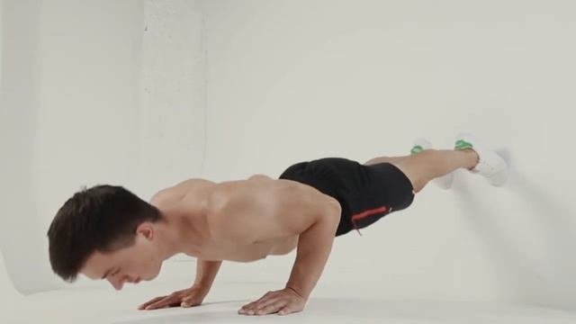 Push-ups Against The Wall / Отжимания с упором в стену