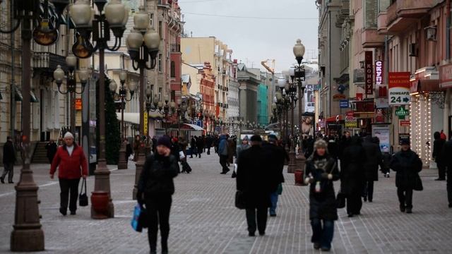 Я бегала от одного к другому пока не случилось то, что один из них сделал... смотреть онлайн