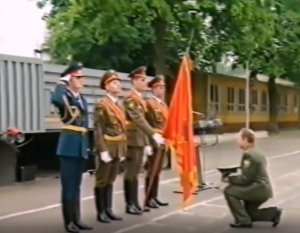 Вюнсдорф. Полк Охраны. Прощание со знаменем в.ч. 80340. 1994г..mp4