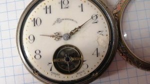 старинные Швейцарские карманные часы *Bonheur*  с рисунком .