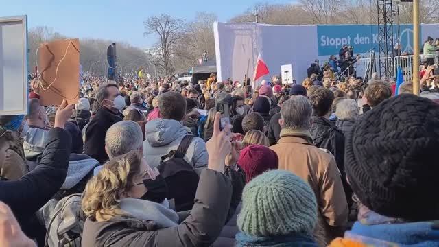 ?_?_Демонстрация солидарности с #Ukraine в центре Берлина. 500 тыс. участников. Германия.