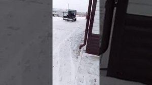 Уборка снега на гусеничном вездеходе "Техноволк". Видео от клиента.
