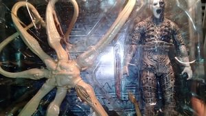 Retro review! Engineer vs. Trilobite. A Toys ‘r Us exclusive Prometheus 2 pack by Neca