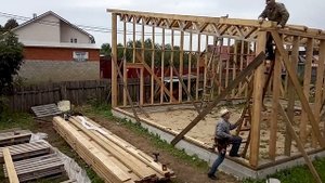 Сборка боковых стен мастерской