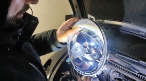 Как снять фару и заменить лампы на VOLKSWAGEN NEW BEETLE