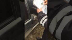 НАШЛИ ПИСТОЛЕТ В МАШИНЕ