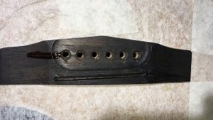 Реставрация очень треснувшего бриджа акустической гитары