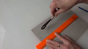 Призма из картона .В основании трапеция.