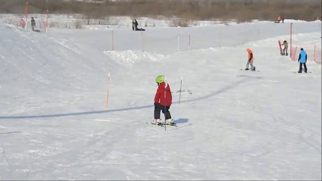Обучение детей горным лыжам. Повороты в плуге.
