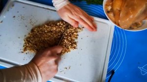 КУРИНАЯ ГРУДКА С ГРЕЦКИМИ ОРЕХАМИ ЗАПЕЧЕННАЯ В ДУХОВКЕ