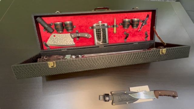 Набор шашлычный подарочный в кейсе № 7. Красный велюр смотреть онлайн