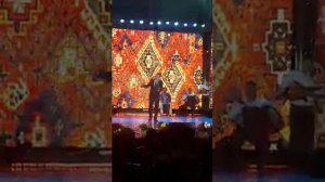 Адиль Уцумуев и Альбина Казакмурзаева исполняют любимые народные песни.