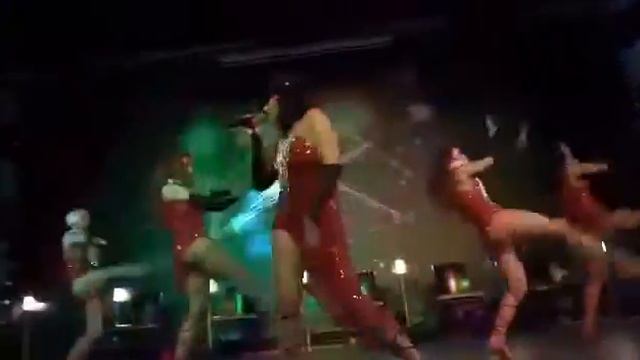 Подарок на праздник. Страстный демо-танец смотреть онлайн