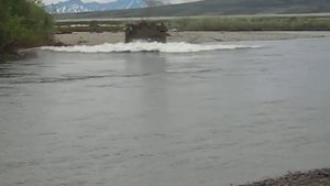 ГТТ вездеход переплывает реку, Чукотка