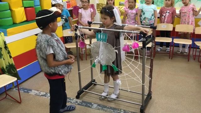 Постановка детей: «Муха - Цокотуха», старшая группа. Руководитель: Шишигина Людмила Егоровна смотреть онлайн