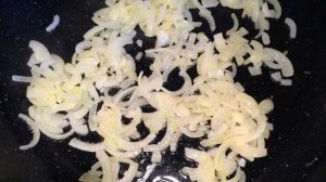 Курица с шампиньонами в сливочно-сырном соусе