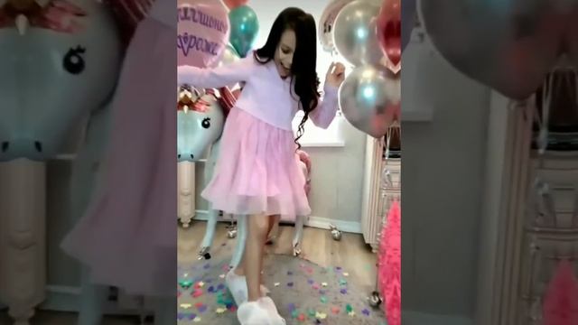 Вся правда о Милане Некрасовой. Как она набрала свой первый миллион и стала популярной в LIKEE смотреть онлайн