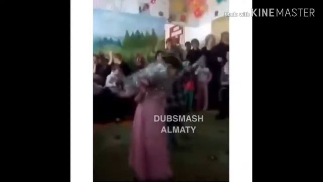 Две мальчишки дерутся за то чтобы потонцевать девочкой смотреть онлайн