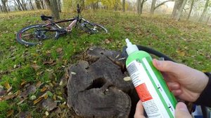 Как залить антипрокольную жидкость Slime | Велошкола