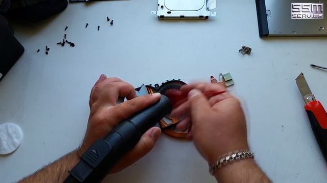 Как почистить от пыли ноутбук Sony VAIO SVF152 и заменить в нём термопасту смотреть онлайн