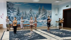 Весело попрыгаем - раз, два, три