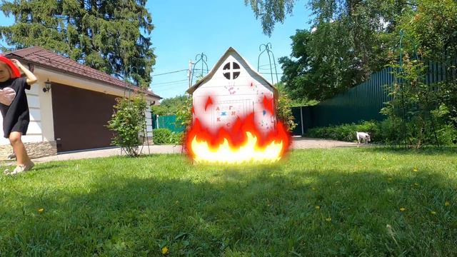 Дети играют в пожарных, Милана и Ника устроили пожар🔥 на помощь пришел пони и вместе они потушили.