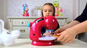 ШИТЬ СМАЙЛИК ЛИЗА LIZA Детская швейная машинка Sew Cool Toy c Набором ткани How to Sew Сью Кул Обзо