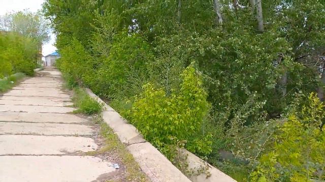 Тут начинается арычная система Уральска. Чекменная - Пушкина. май 2022