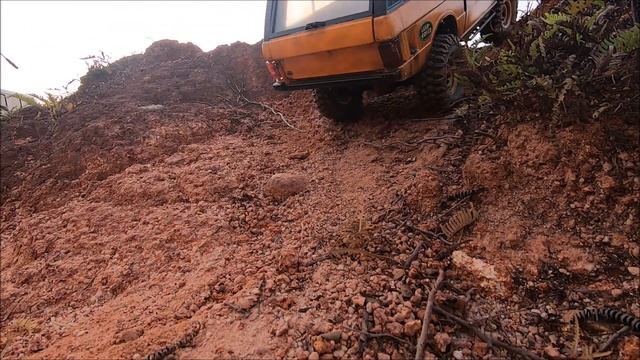 2 G wagons, Camel Defenders, Range Rovers, MST Bronco high speed and crawl смотреть онлайн