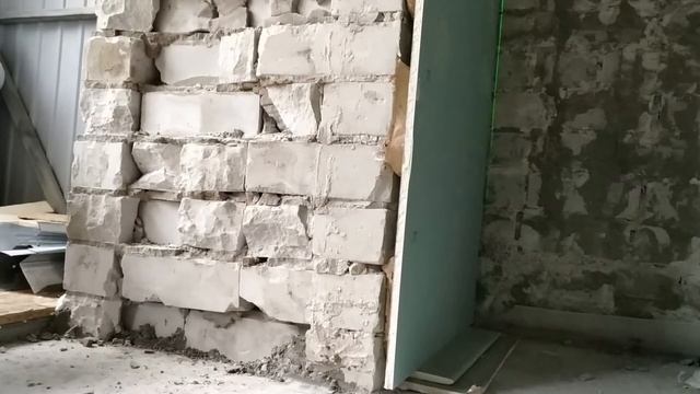 Как ровно приклеить гипсокартон на стену на клей. Клеим быстро, качественно и ровно. смотреть онлайн