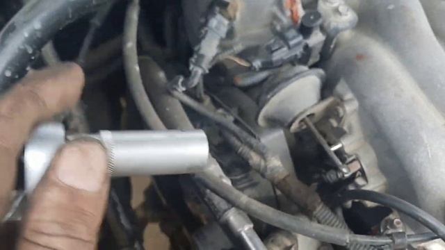 Снимаем генератор HYUNDAI TUCSON 2006/ 4WD / 2,7 л смотреть онлайн