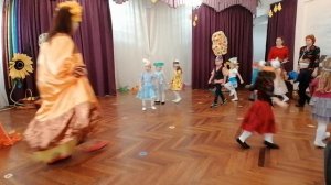 Праздник осени "Гномик в гостях у ребят" средняя группа