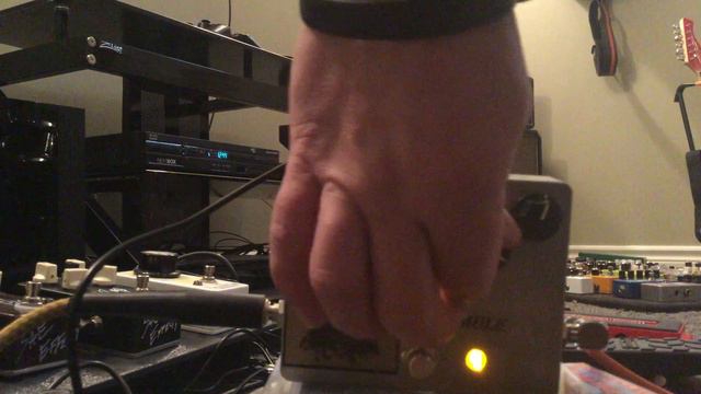 SAE Effects Mad Mule - blown Tweed fuzz distortion Crazy Horse clone pedal смотреть онлайн