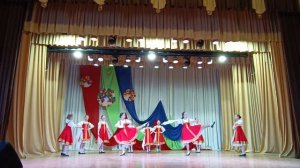 "Русский танец"-ансамбль народного танца " Огоньки", ср.гр.